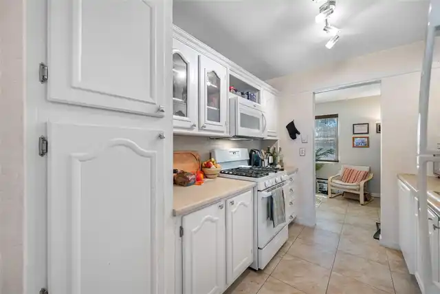 Listing Photo 9