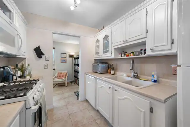 Listing Photo 10