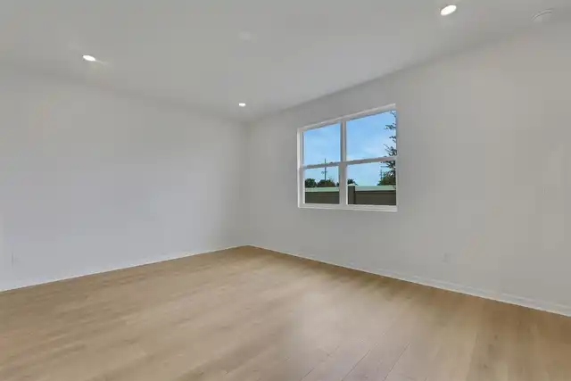 Listing Photo 28
