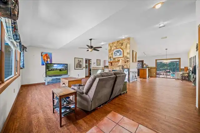Listing Photo 14