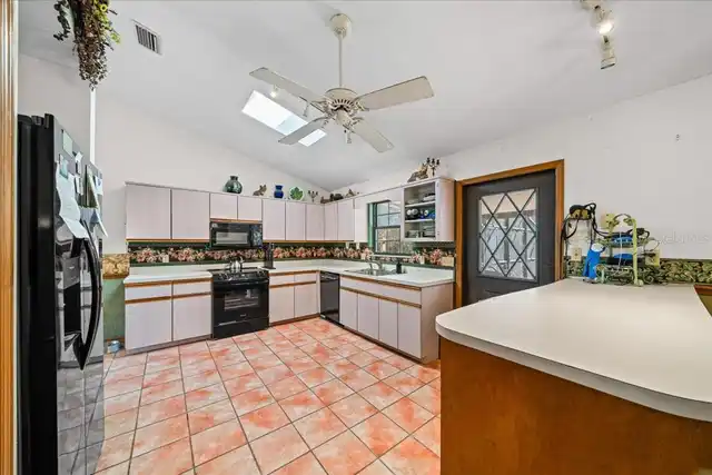 Listing Photo 16