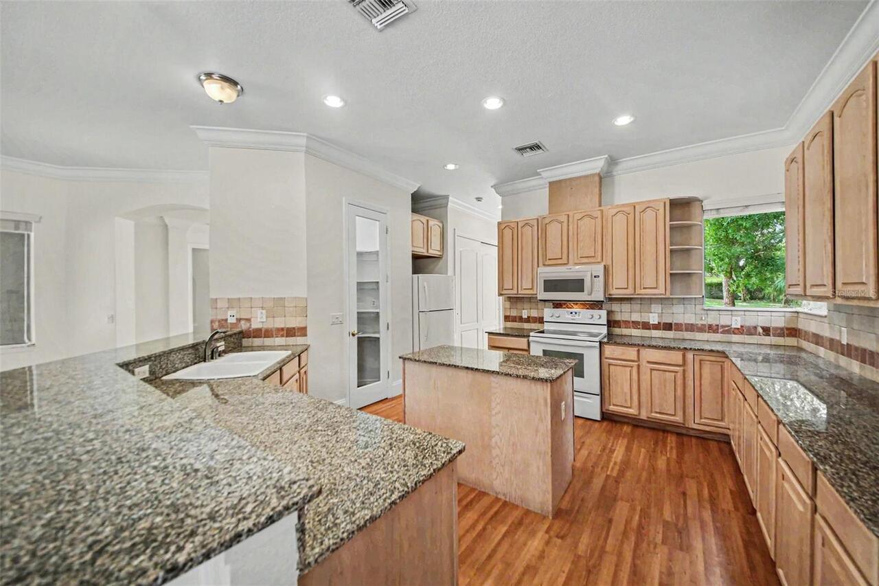 Listing Photo 10