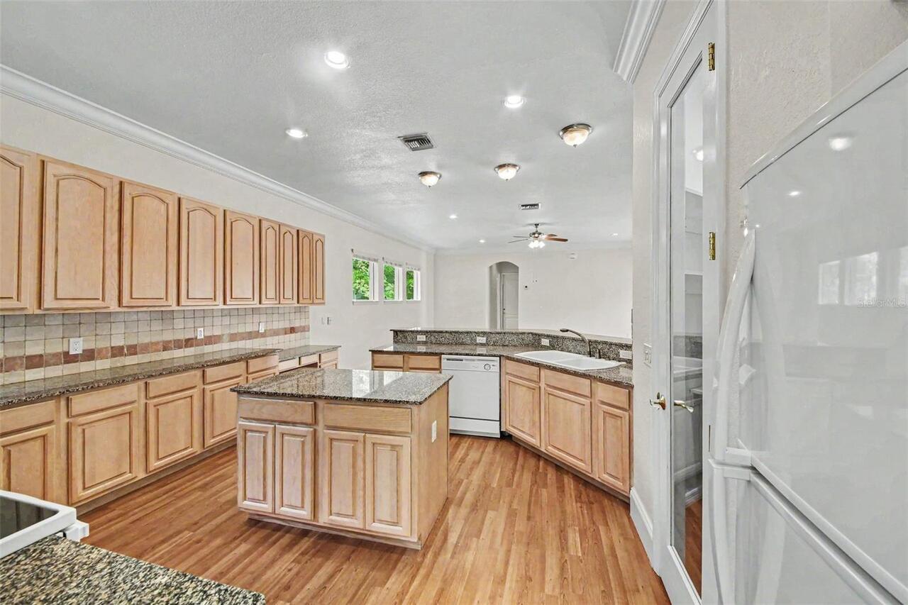 Listing Photo 11
