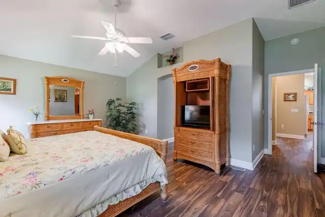 Listing Photo 15
