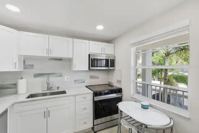Listing Photo 12