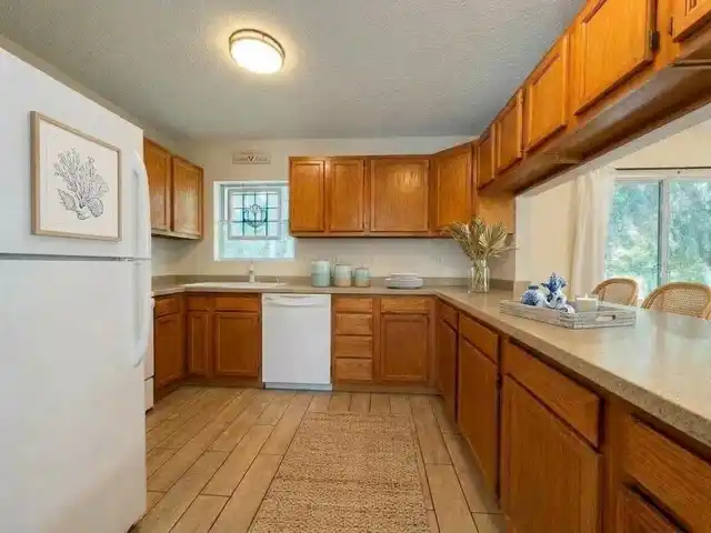 Listing Photo 11