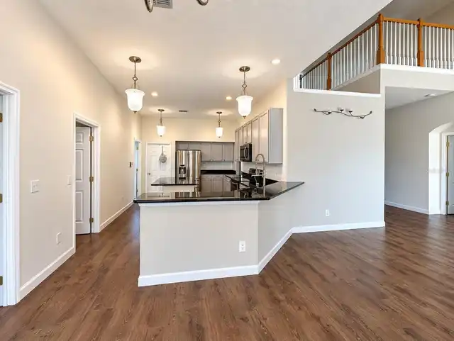 Listing Photo 10