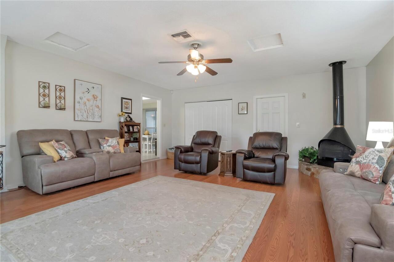 Listing Photo 14