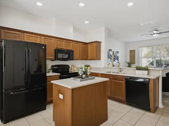 Listing Photo 8