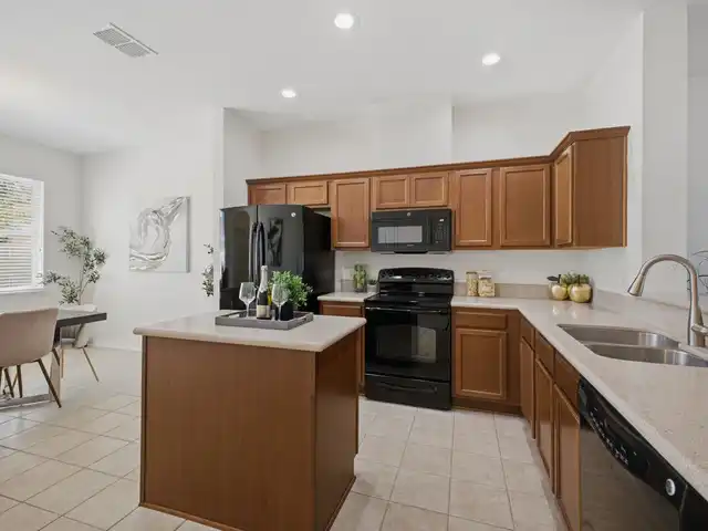 Listing Photo 9