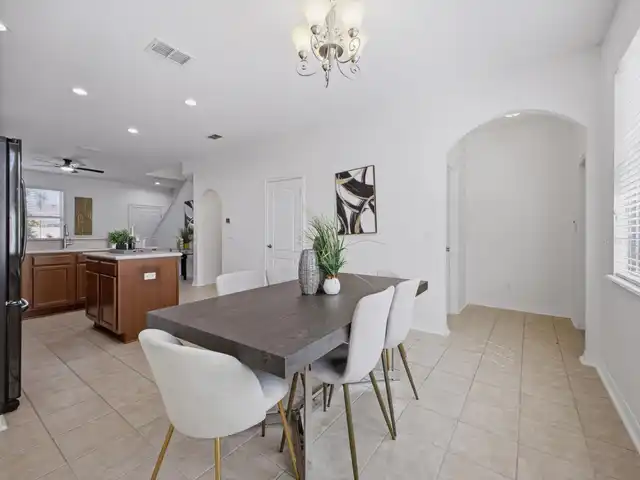 Listing Photo 12