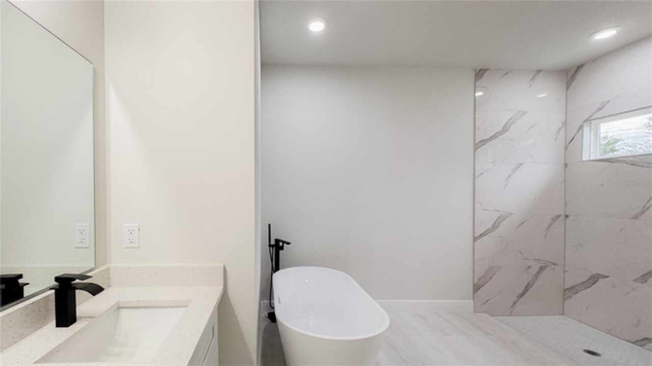 Listing Photo 9