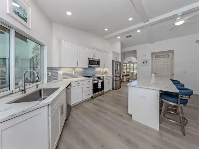 Listing Photo 8