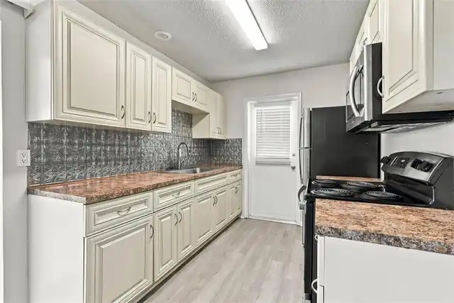 Listing Photo 8