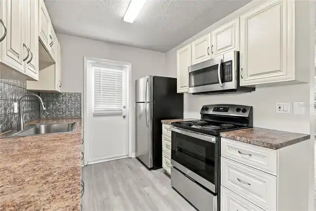 Listing Photo 9