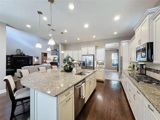 Listing Photo 8