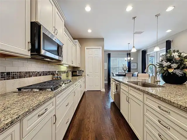 Listing Photo 10