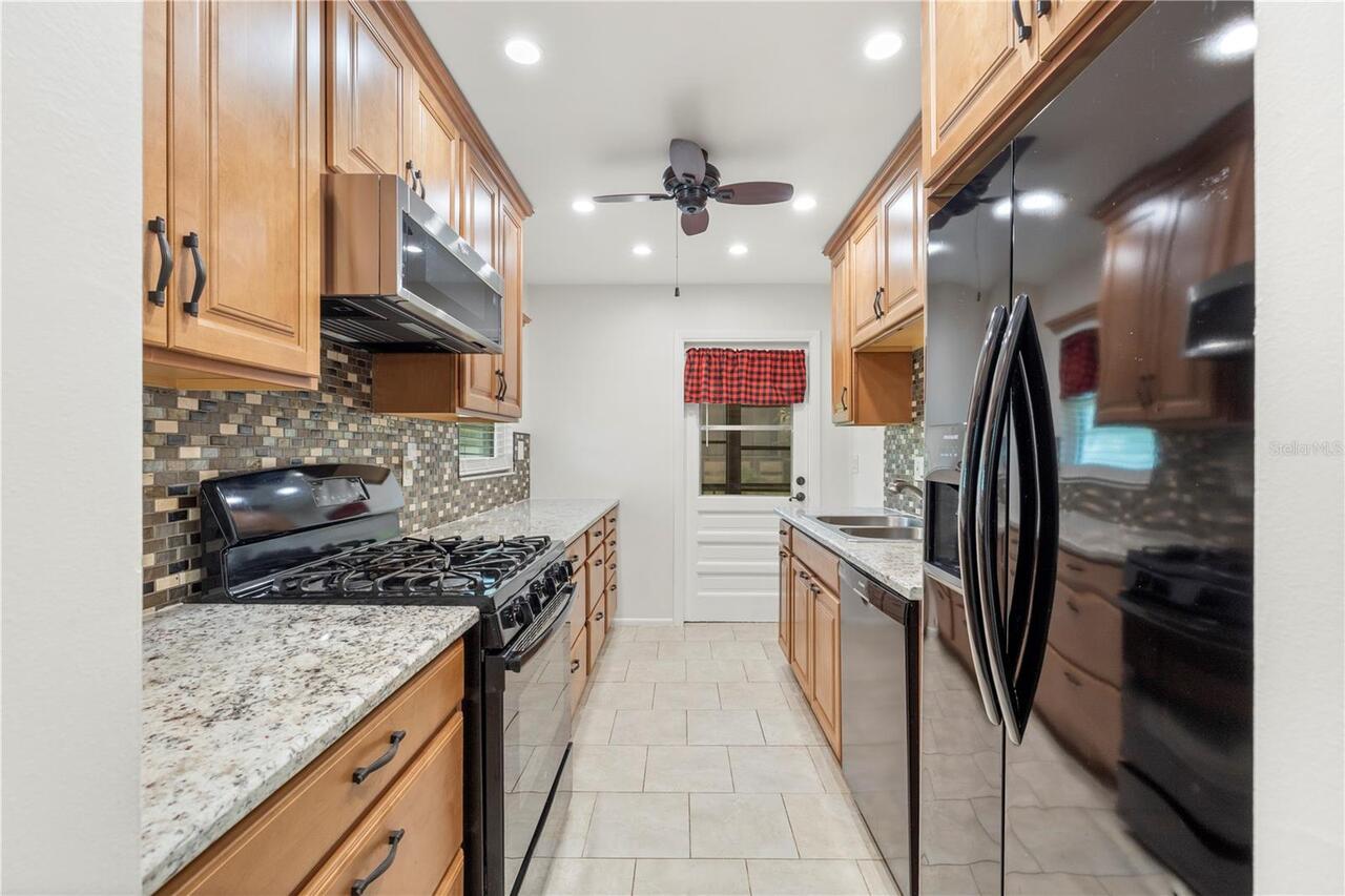 Listing Photo 11