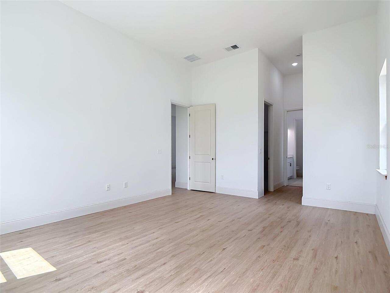 Listing Photo 33