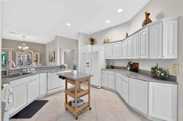 Listing Photo 11