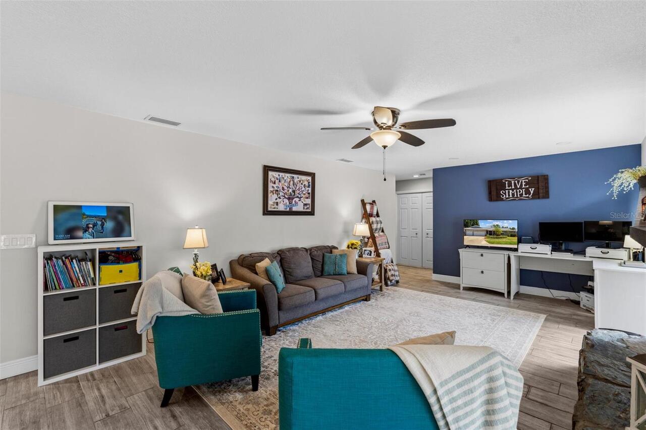 Listing Photo 12