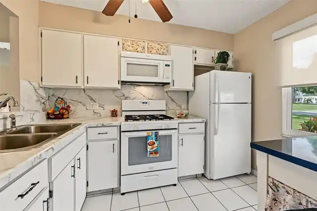 Listing Photo 10
