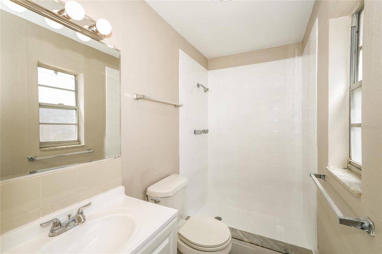Listing Photo 12