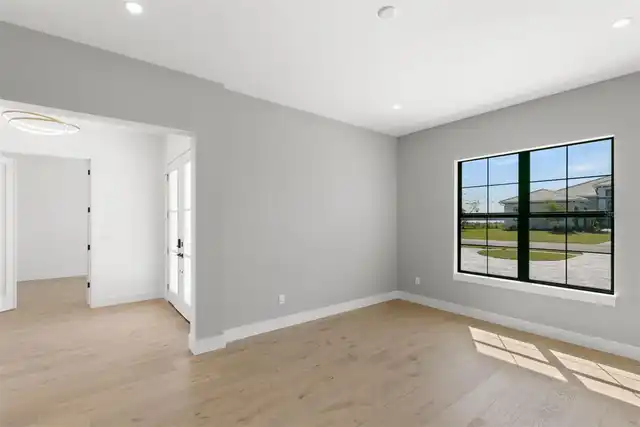 Listing Photo 17