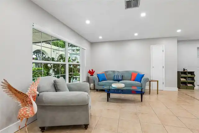 Listing Photo 12