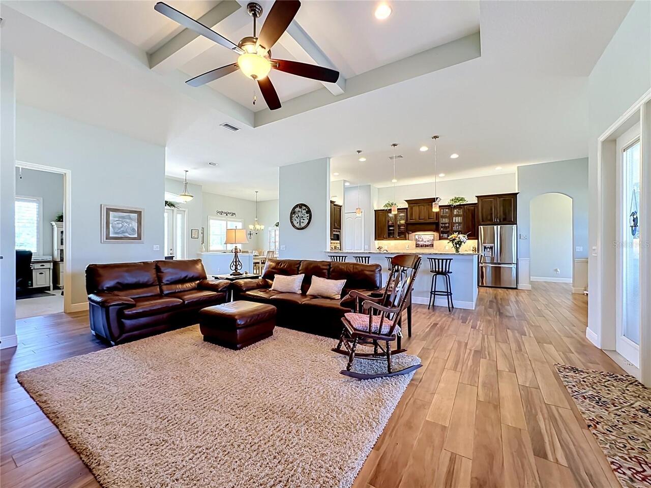Listing Photo 11