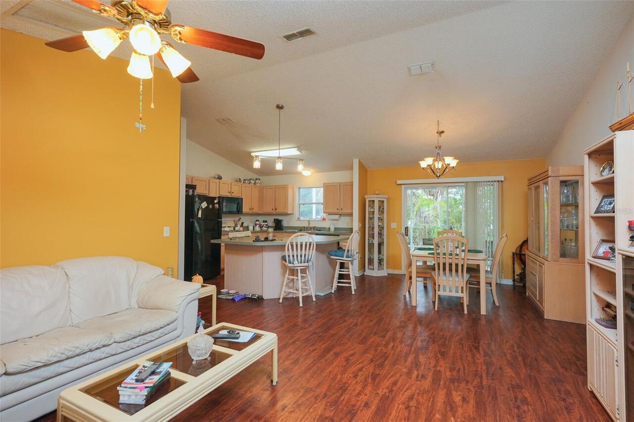 Listing Photo 8
