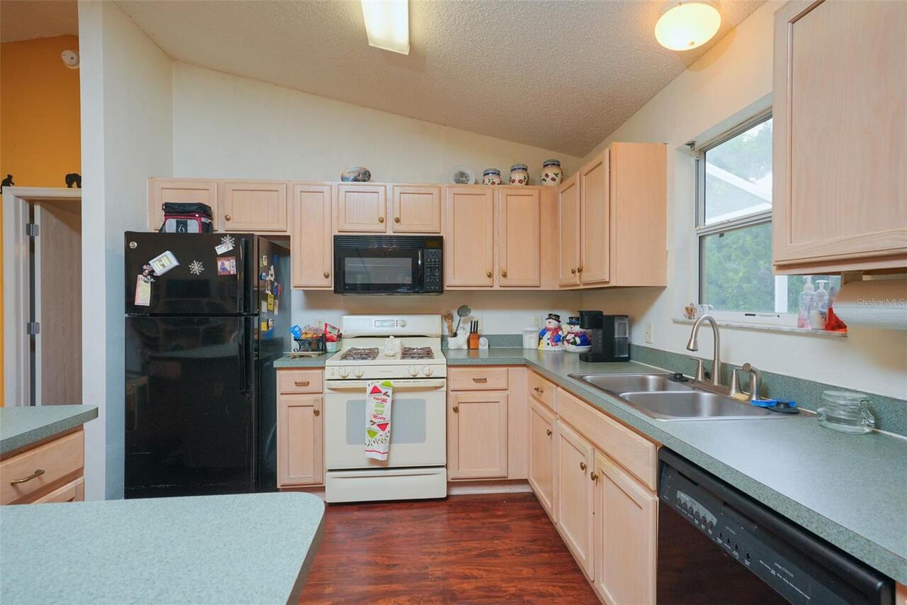 Listing Photo 12