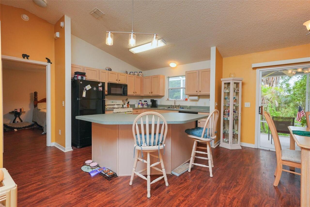 Listing Photo 14