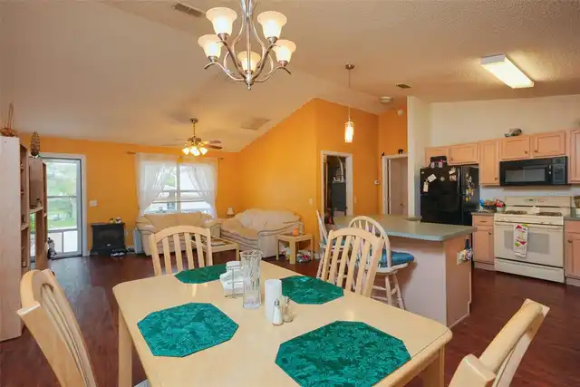 Listing Photo 10
