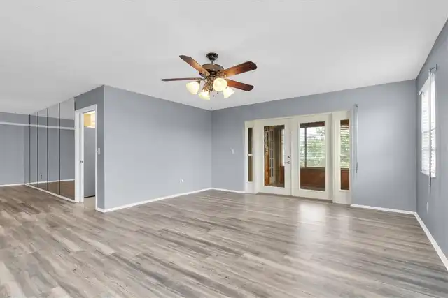 Listing Photo 11