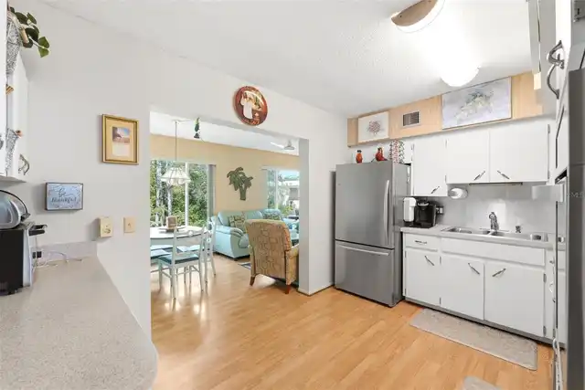 Listing Photo 11