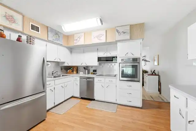 Listing Photo 12