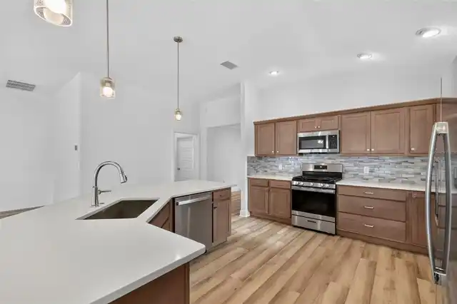 Listing Photo 8