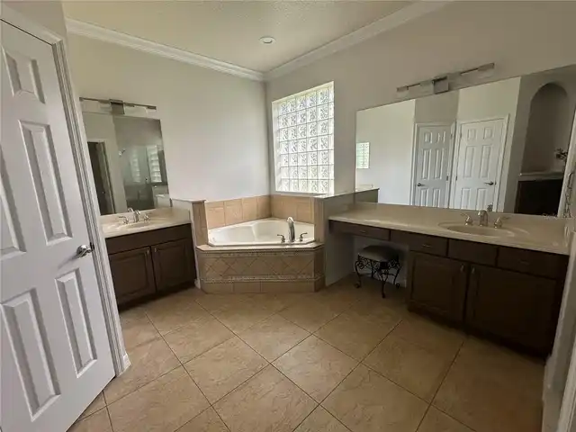 Listing Photo 9