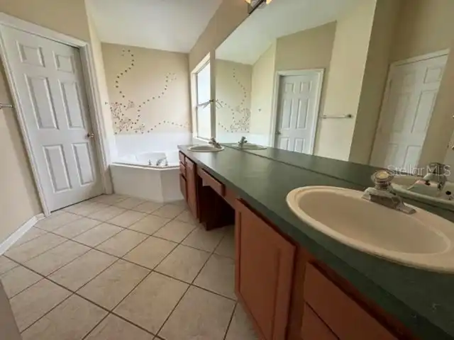 Listing Photo 11