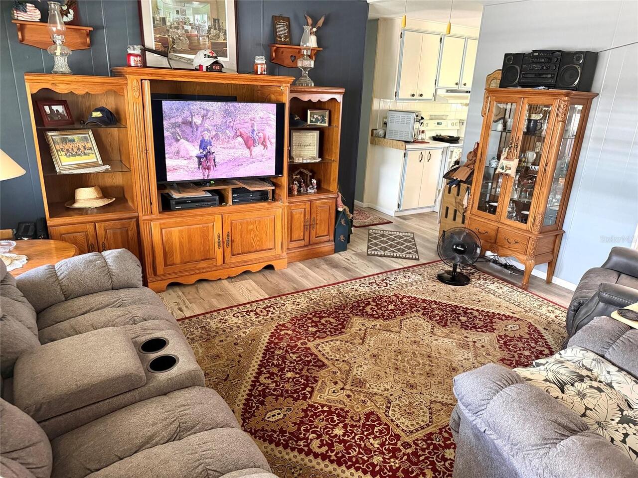 Listing Photo 8