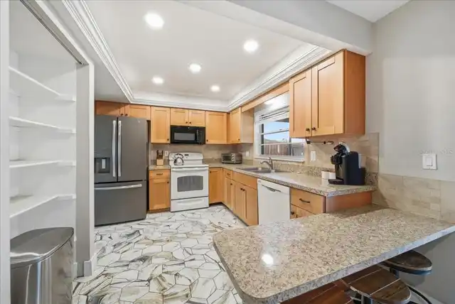 Listing Photo 12