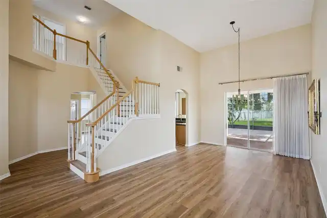 Listing Photo 12
