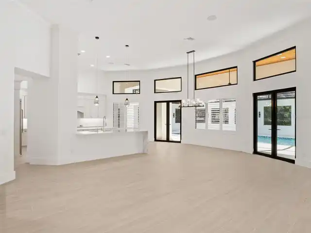 Listing Photo 11