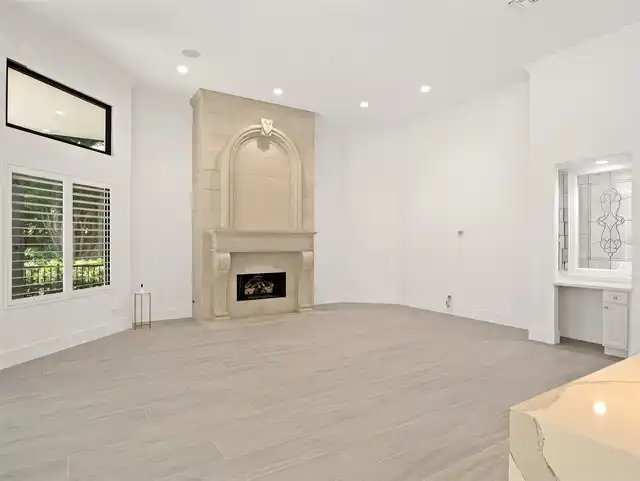 Listing Photo 12