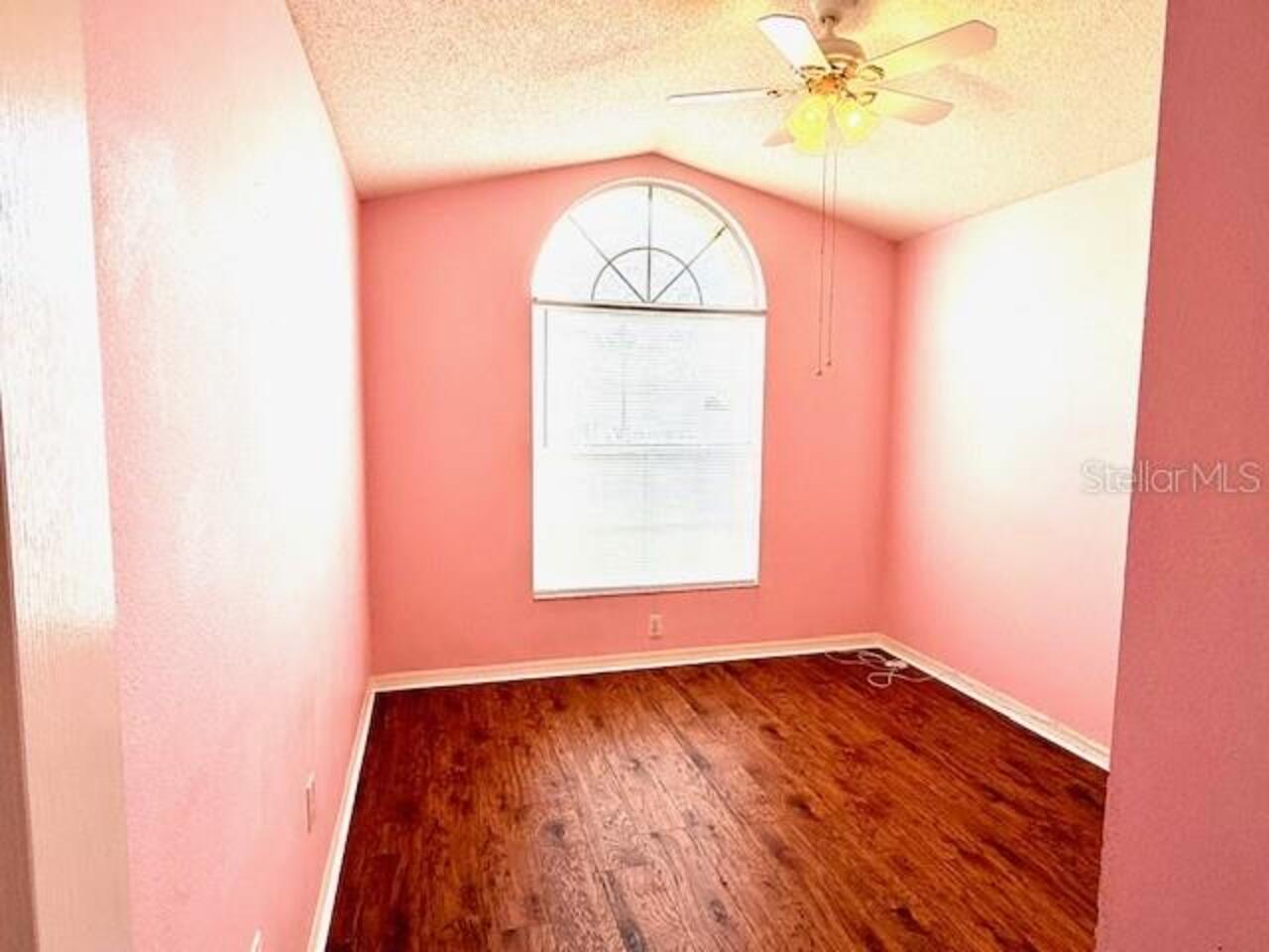 Listing Photo 12