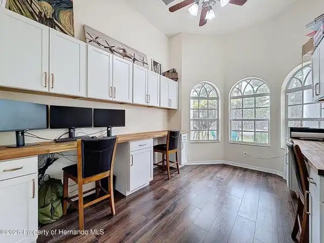 Listing Photo 11