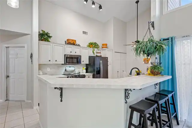 Listing Photo 12