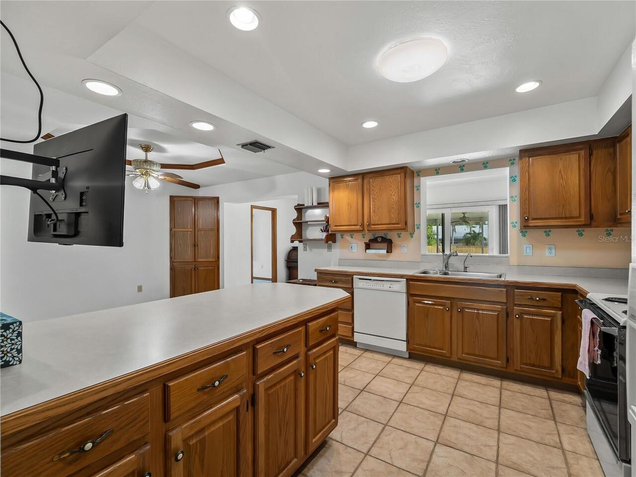 Listing Photo 12