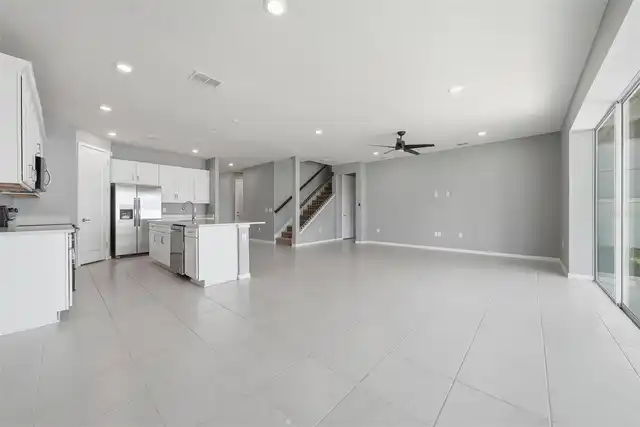 Listing Photo 12